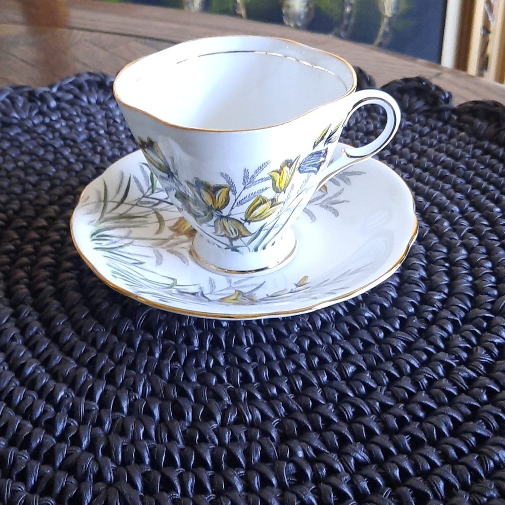 Clarence Bone Chine Tea Cup w/ Saucer